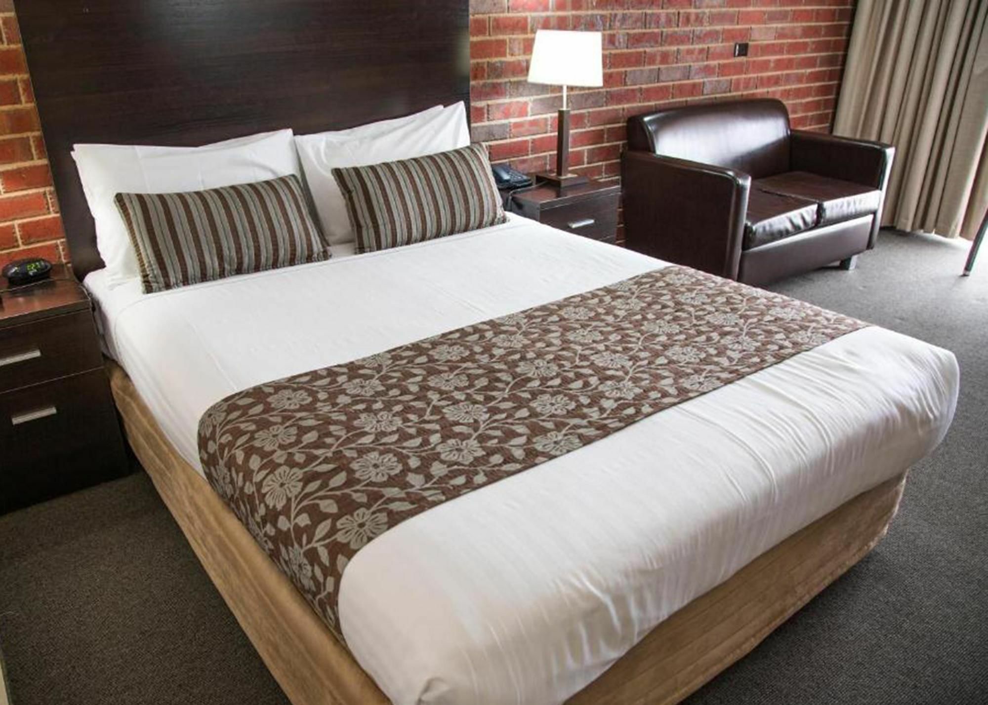 Burke And Wills Motor Inn Суон-Хилл Экстерьер фото